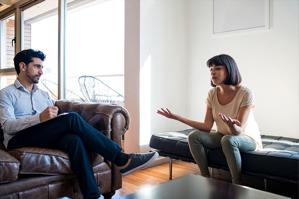 anxiety-and-addiction-treatment-program Therapist and client in one-on-one anxiety and addiction treatment program session